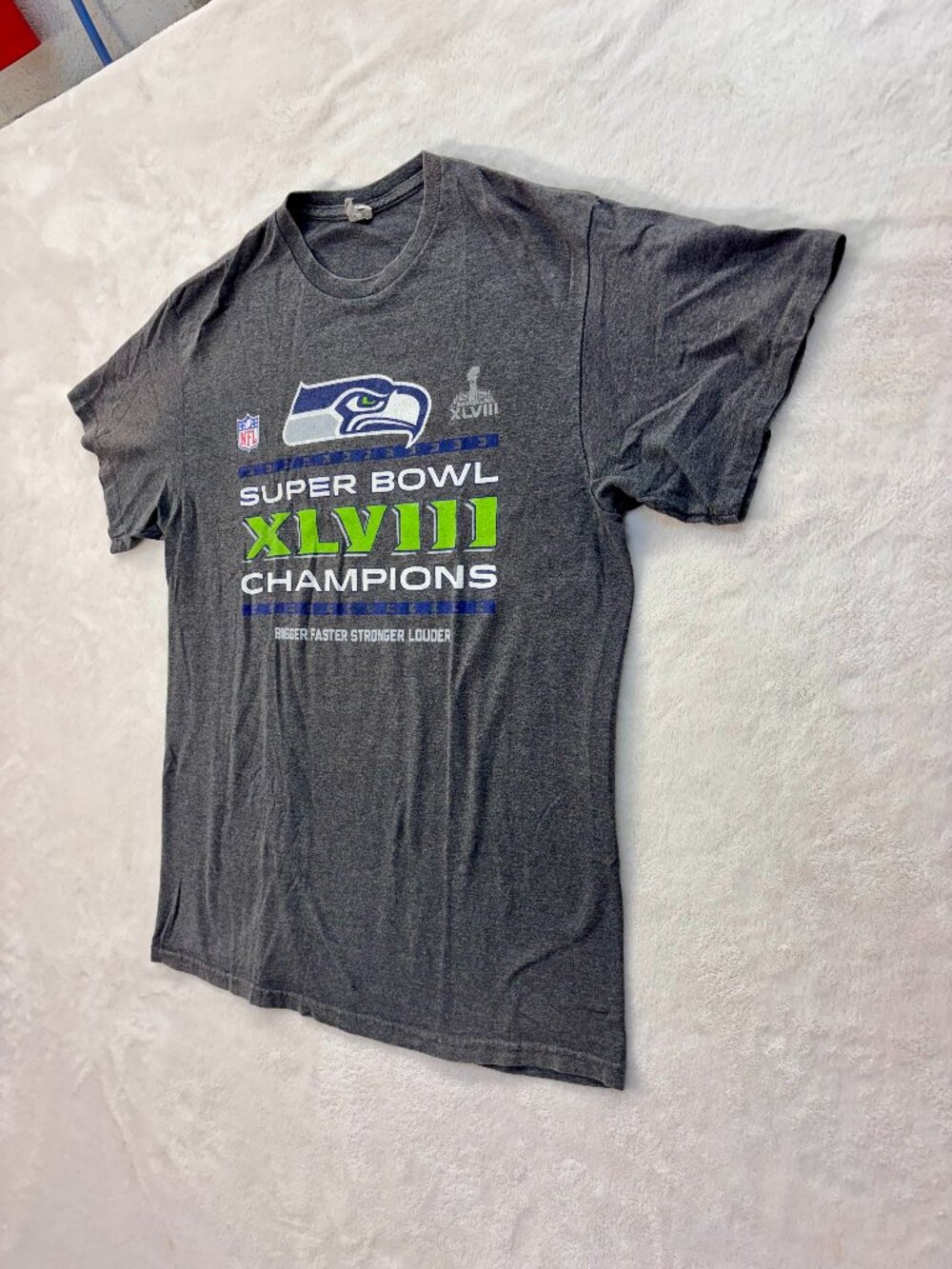Seahawks Super Bowl XLVIII Champions T-Shirt --- Size: L --- Great Condition!!